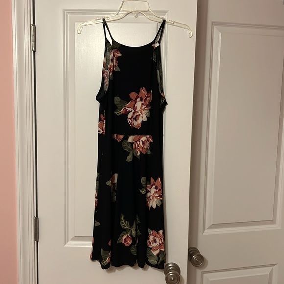 LUSH High Neck A-line dress - Picture 2 of 4